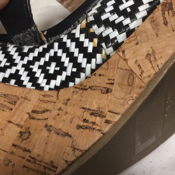 Chase & Chloe Wedges - Picture 6 of 8